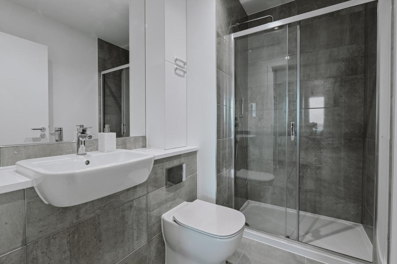 Khayat Homes - The Owelor - Two Bed Londra Esterno foto