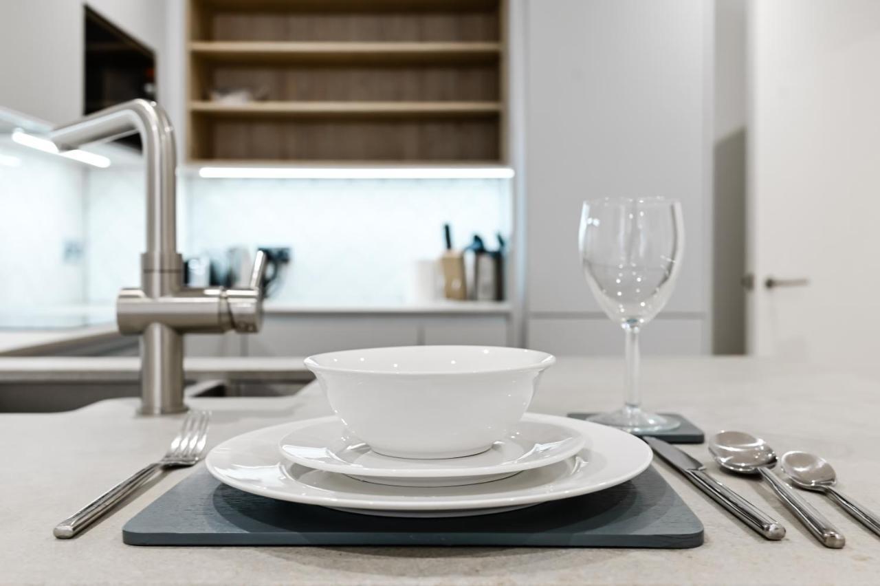 Khayat Homes - The Owelor - Two Bed Londra Esterno foto