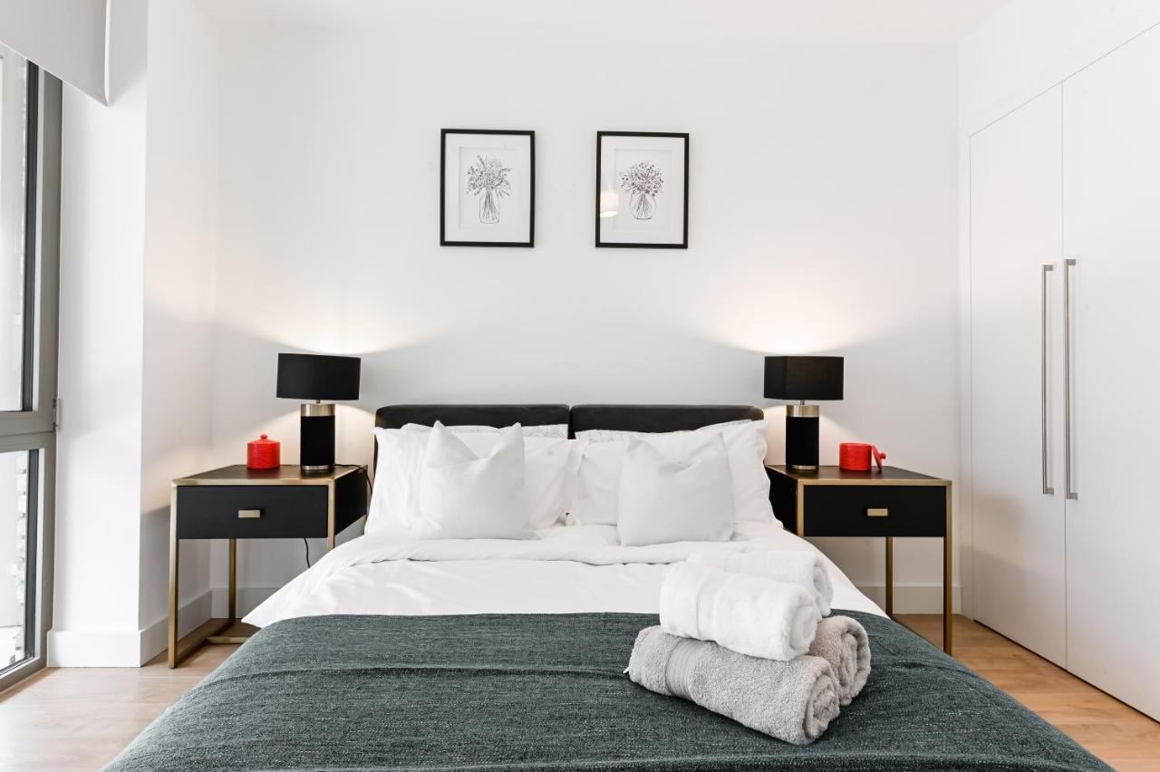 Khayat Homes - The Owelor - Two Bed Londra Esterno foto