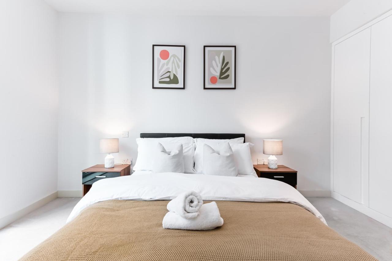 Khayat Homes - The Owelor - Two Bed Londra Esterno foto