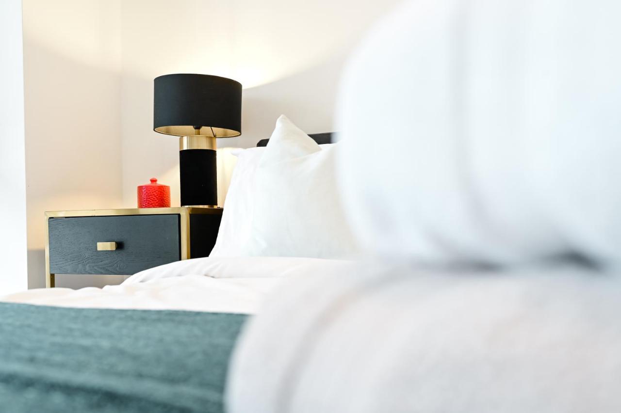 Khayat Homes - The Owelor - Two Bed Londra Esterno foto