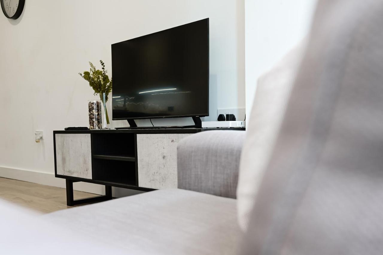 Khayat Homes - The Owelor - Two Bed Londra Esterno foto